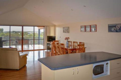 The Curly Seahorse - Hervey Bay Accommodation 3