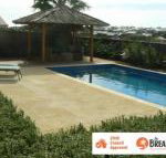 La Mer Home with a Pool - Hervey Bay Accommodation