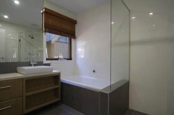 Heavenly - Hervey Bay Accommodation 5