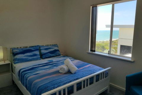 Caravel Beach House Mandurah - Hervey Bay Accommodation 6