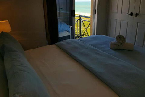 Caravel Beach House Mandurah - Hervey Bay Accommodation 3