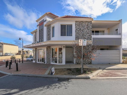 Rose Hotel Clarkson - Hervey Bay Accommodation 1