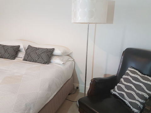 Newcastle Executive Homes - Cooks Hill Cottage - Hervey Bay Accommodation 4