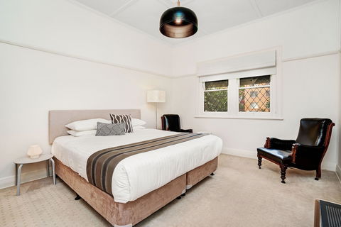 Newcastle Executive Homes - Cooks Hill Cottage - Hervey Bay Accommodation 0
