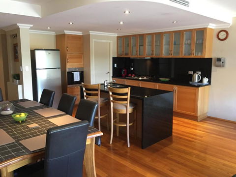 Huge House On The Grand Canal - Hervey Bay Accommodation 6