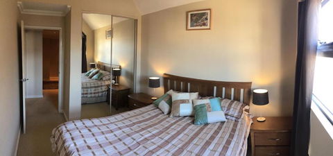 Huge House On The Grand Canal - Hervey Bay Accommodation 4