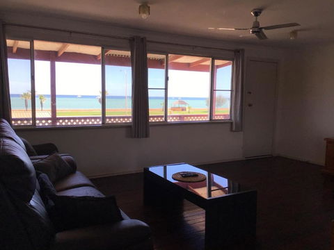 Best Beach Villa - Hervey Bay Accommodation 3