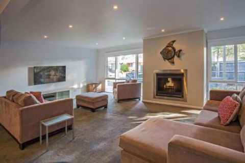 Iona Beach House Cowes - Hervey Bay Accommodation 3