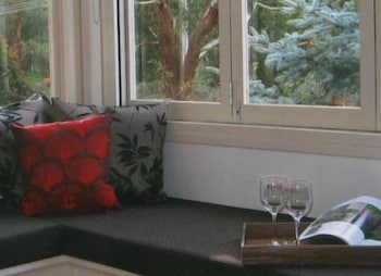 Hollyhock B&B - Hervey Bay Accommodation 1