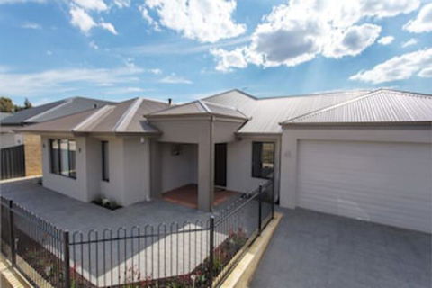 Beckenham House - Tourism Hervey Bay 0