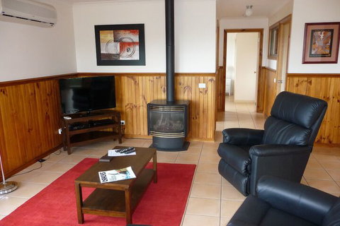 Johanna Bluegum Holiday Cabins - Hervey Bay Accommodation 5