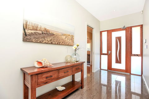 Lavina Luxury Beach House - Hervey Bay Accommodation 1