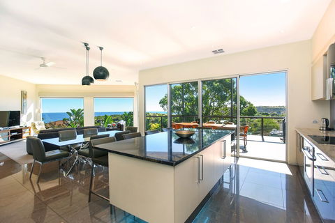 Lavina Luxury Beach House - Hervey Bay Accommodation 3