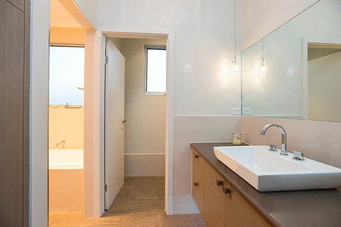 Lavina Luxury Beach House - Hervey Bay Accommodation 4