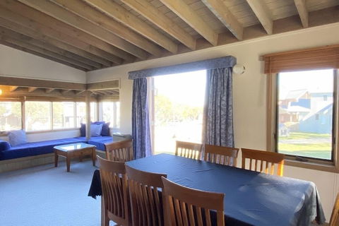 Alpine Interlude - Hervey Bay Accommodation 3