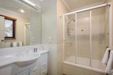 Absinthe - Hervey Bay Accommodation 0