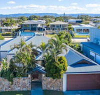 Maureen Waterfront Beach House - Tourism Hervey Bay