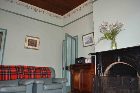 Albion Cottage - Hervey Bay Accommodation 6