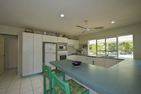 John's Tropical Island Home - Hervey Bay Accommodation 1