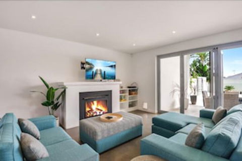 Magnificent Beach House - Tourism Hervey Bay 6