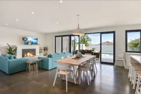 Magnificent Beach House - Tourism Hervey Bay 3