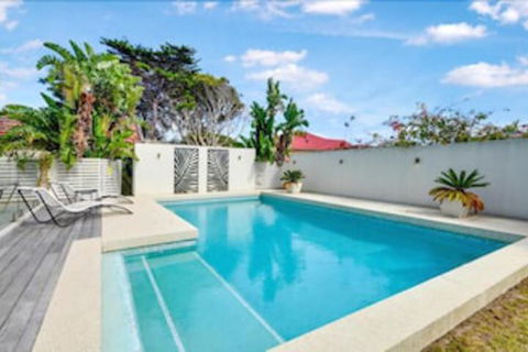 Magnificent Beach House - Tourism Hervey Bay 2