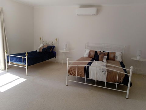 Hilltop Escape B&B - Hervey Bay Accommodation 4
