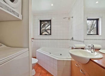 High Knob - Hervey Bay Accommodation 3