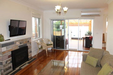 Island Living - Hervey Bay Accommodation 1