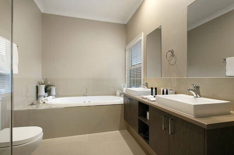 Kerami Manor - Tourism Hervey Bay 2