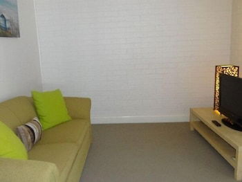 Ironbark - Deluxe Family Townhouse - Hervey Bay Accommodation 5
