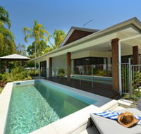 17 Cascade Luxury House on Fairway - Hervey Bay Accommodation