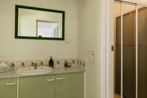 Anchor Wheel Motel - Tourism Hervey Bay 2