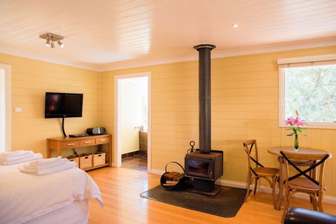 Avalon Private Spa Villa - Adults Only - Hervey Bay Accommodation 3