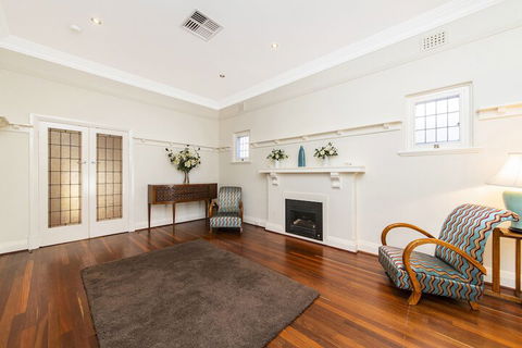 Inner Western Suburbs Retreat - Hervey Bay Accommodation 5
