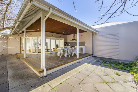 Inner Western Suburbs Retreat - Hervey Bay Accommodation 2