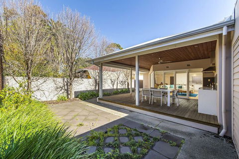Inner Western Suburbs Retreat - Hervey Bay Accommodation 1