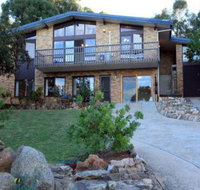 Alpine Apartment Great location with views of Lake Jindabyne - Hervey Bay Accommodation
