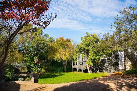 Main Retreat & Cottage - Tourism Hervey Bay 3