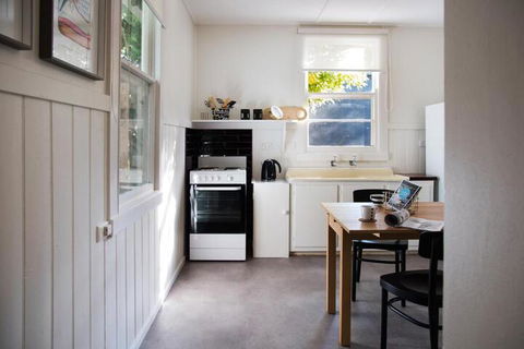 Main Retreat & Cottage - Tourism Hervey Bay 5