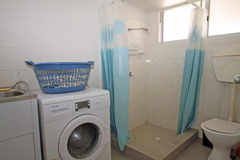 Unbeatable Waterfront Location - Hervey Bay Accommodation 2