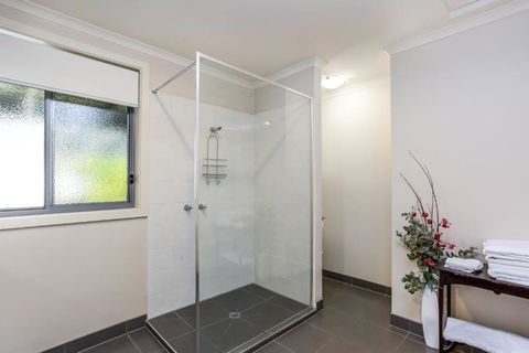 Paris On Maroondah - Hervey Bay Accommodation 3
