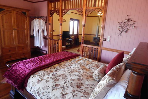 R On The Downs BnB & Spa Cottages - Tourism Hervey Bay 4