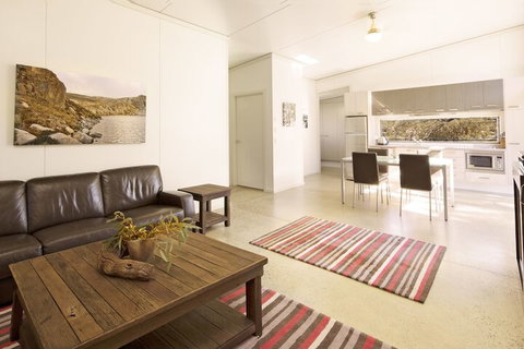 Ecocrackenback 12 'Sustainable Chalet Close To The Slopes.' - Hervey Bay Accommodation 5