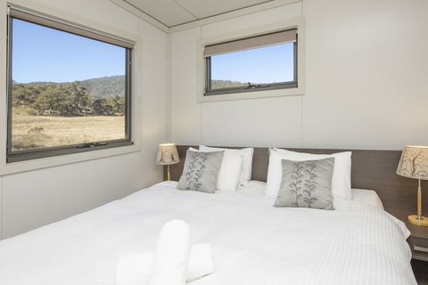 Ecocrackenback 12 'Sustainable Chalet Close To The Slopes.' - Hervey Bay Accommodation 4
