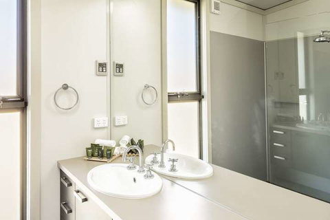 Ecocrackenback 12 'Sustainable Chalet Close To The Slopes.' - Hervey Bay Accommodation 7