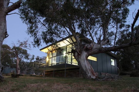 Ecocrackenback 12 'Sustainable Chalet Close To The Slopes.' - Hervey Bay Accommodation 1