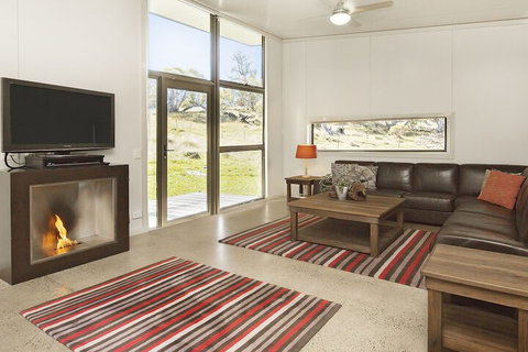 Ecocrackenback 12 'Sustainable Chalet Close To The Slopes.' - Hervey Bay Accommodation 3