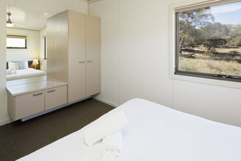 Ecocrackenback 14 Sustainable Luxurious Chalet Close To The Slopes. - Hervey Bay Accommodation 5