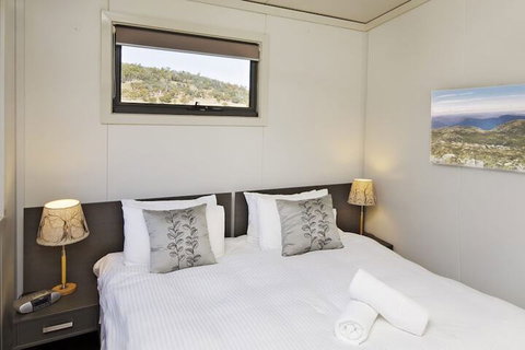 Ecocrackenback 14 Sustainable Luxurious Chalet Close To The Slopes. - Hervey Bay Accommodation 3